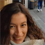Profesora de física imparte clases de física, química y matemáticas para todos los niveles desde primaria a cursos universitarios